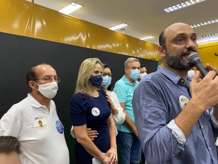 Vereador Cleber Costa participa da abertura oficial da Esquina da Verdade em apoio a JHC