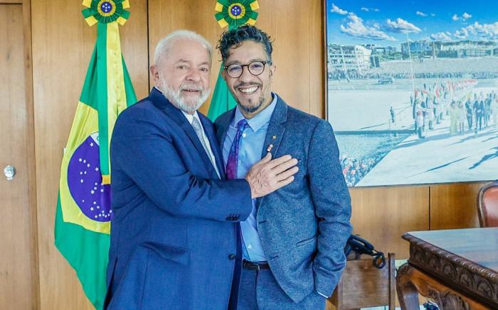 Lula vai nomear Jean Wyllys para cargo na Secom com bênção de Janja