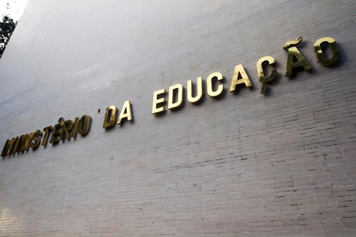 MEC anuncia suspensão temporária de novos cursos EAD