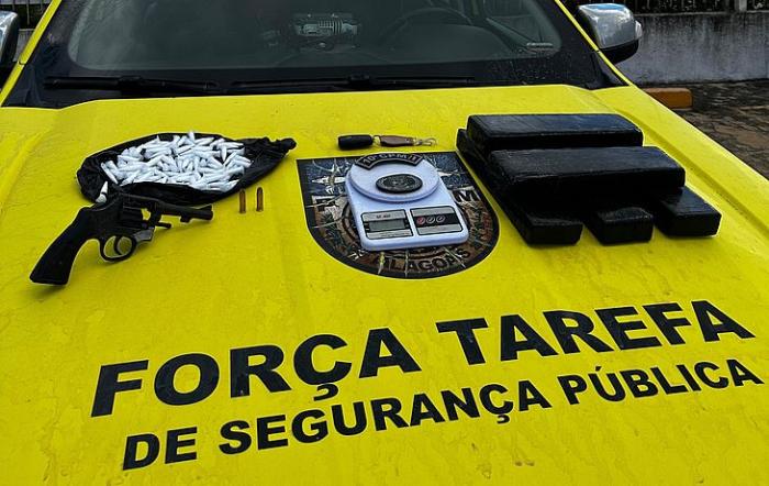  Polícia Militar de Alagoas apreende arma e drogas em abordagem na BR-101, em São Sebastião