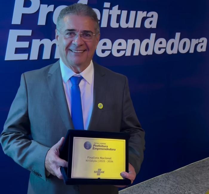Prefeito de São Miguel dos Campos representa Alagoas em prêmio nacional de empreendedorismo