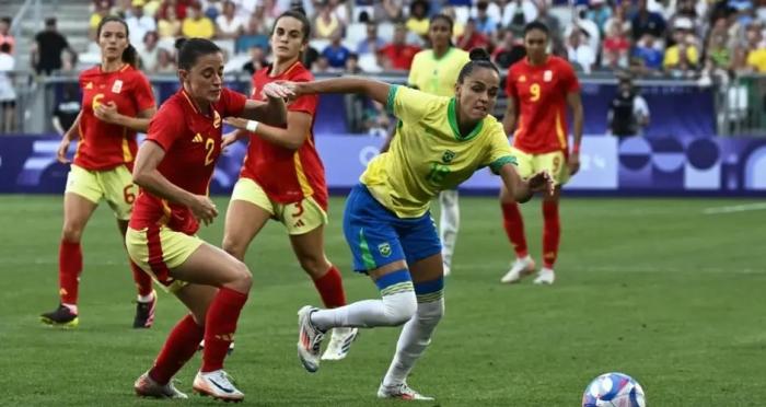 Seleção feminina de futebol do Brasil perde 