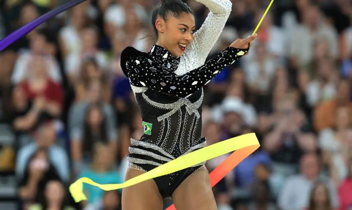 Bárbara Domingos leva o  Brasil a final da Ginástica Rítmica