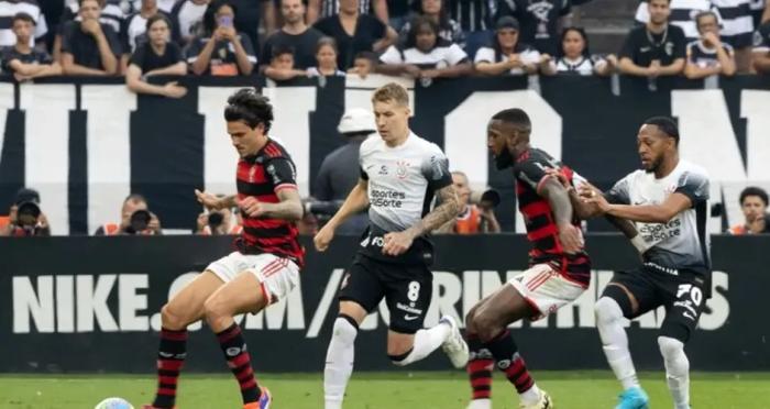 Corinthians vence Flamengo por 2 a 1 e encerra Jejum