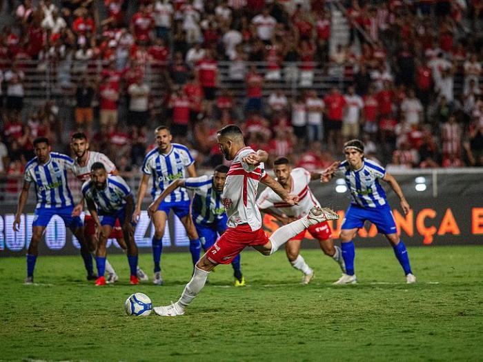 CRB amarga derrota para o Avaí e amplia jejum na Série B