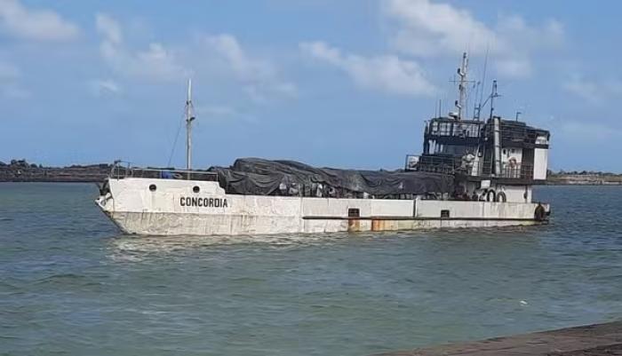 Navio de carga afunda próximo à Ilha de Itamaracá no Recife