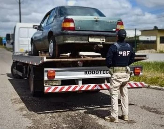 Veiculo roubado em Alagoas é recuperado pela PRF em Sergipe