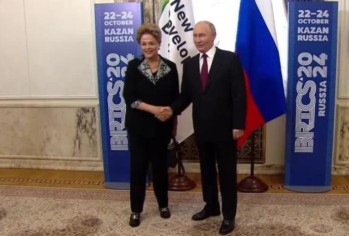 Vladimir Putin se reúne com Dilma Rousseff para discutir acordos financeiros dos BRICS