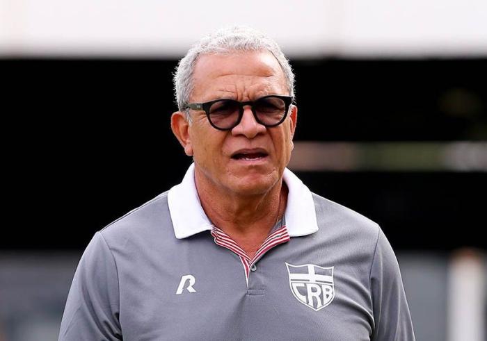 Hélio dos Anjos não é mais técnico do CRB