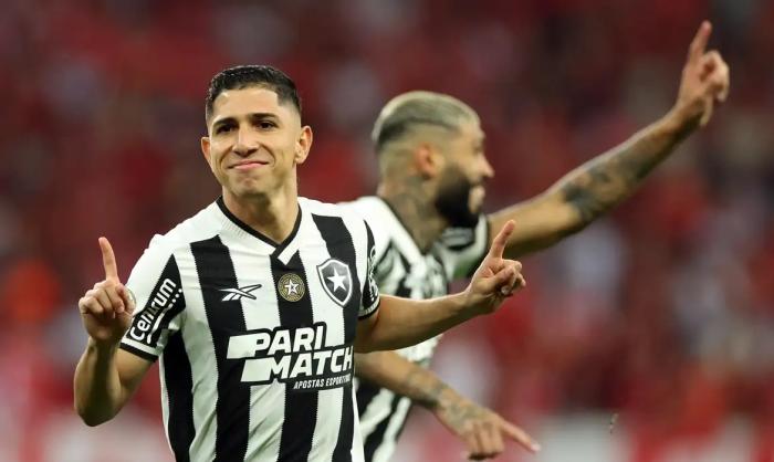 Botafogo vence o Inter, e pode ser campeão no Domingo