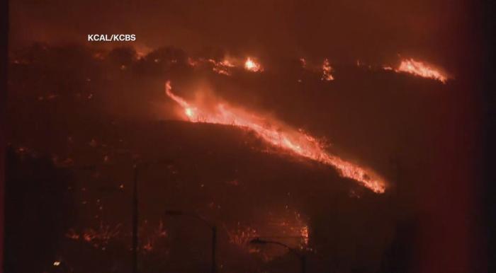 Incêndio Franklin avança em Malibu e gera deslocamentos obrigatórios na Califórnia