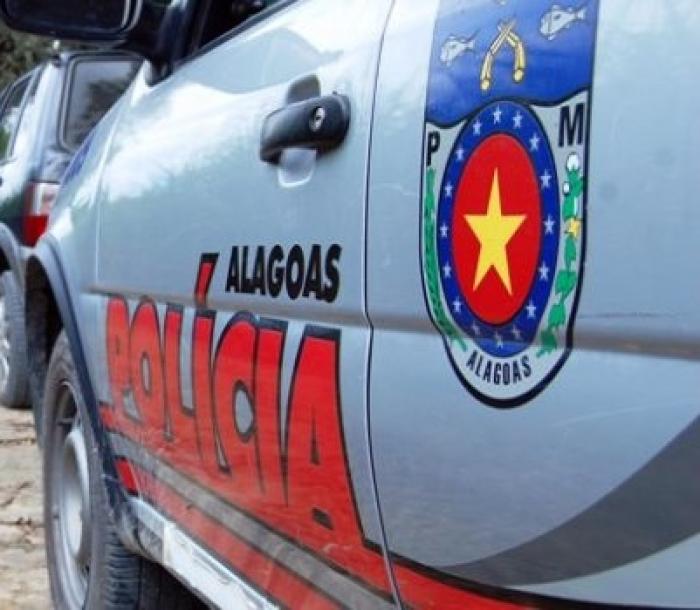 Casal sofre acidente de moto após disparo de arma de fogo no Trapiche da Barra em Maceió