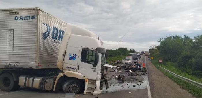 Acidente fatal na BR-116 deixa quatro mortos em encruzilhada, na Bahia